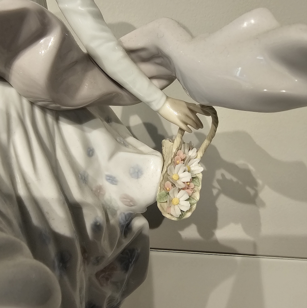 Lladro Spring Splendor #5898 - Retired - Picture 5 of 6